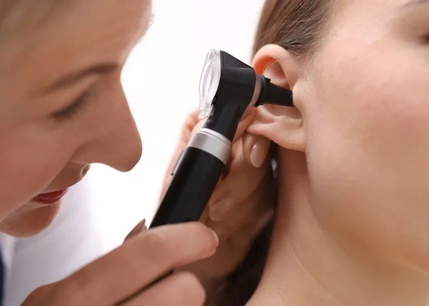 Kulakta Dolgunluk Hissi Neden Olur? Nasıl Geçer?